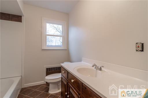Building Photo - 346 Carteret Ave