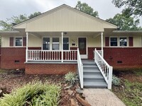 Building Photo - Three bedroom, 1 bath house in Burlington