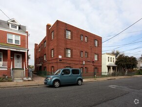 Building Photo - 1026 45TH ST NE