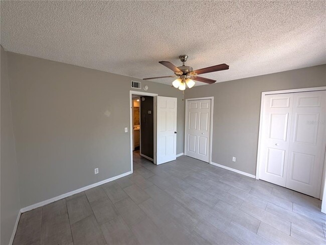 Building Photo - 6415 S Roberts Ave