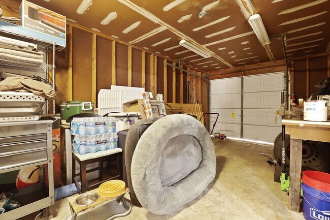 Building Photo - Settle Into Comfort in This Charming 3-Bedroom Home in Larchmont Estates