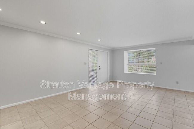 Building Photo - 4114 E Calle Redonda