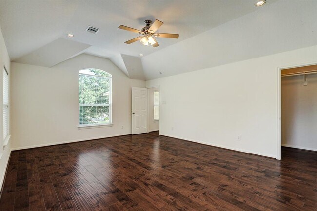 Building Photo - 11126 Sherwood Garden Dr