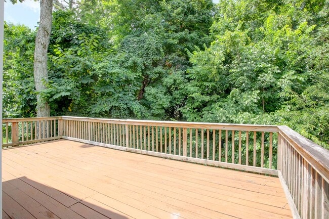Building Photo - 3 bed 2 bath w sweet basement.  Go