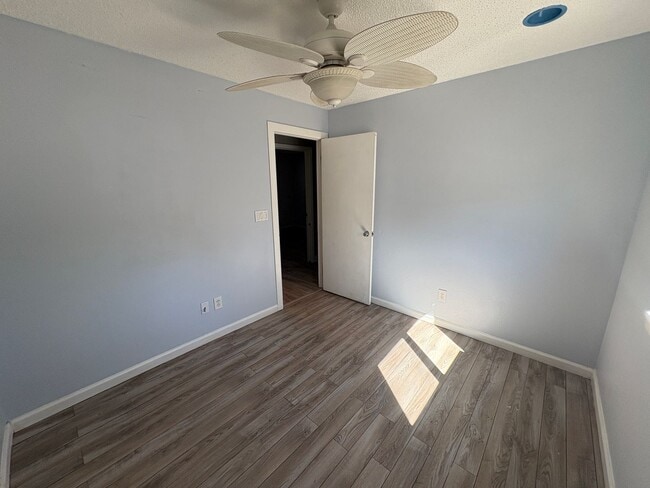 Building Photo - Large 5 bed 3 bath house near Cherry Creek Reservoir!