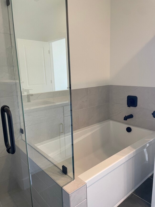 Building Photo - 1474 W Cook Ln