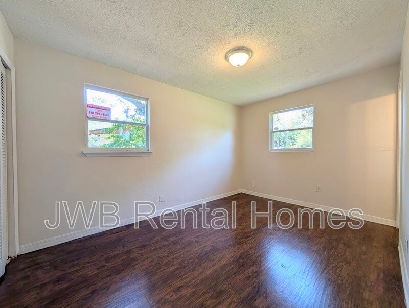 Building Photo - 2223 Eudine Dr W