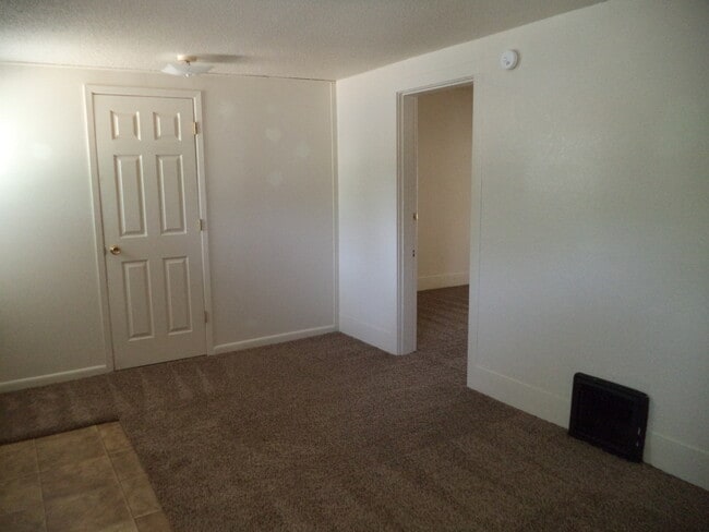 Building Photo - 1216 House in Northeast Minot! Pet Friendly!