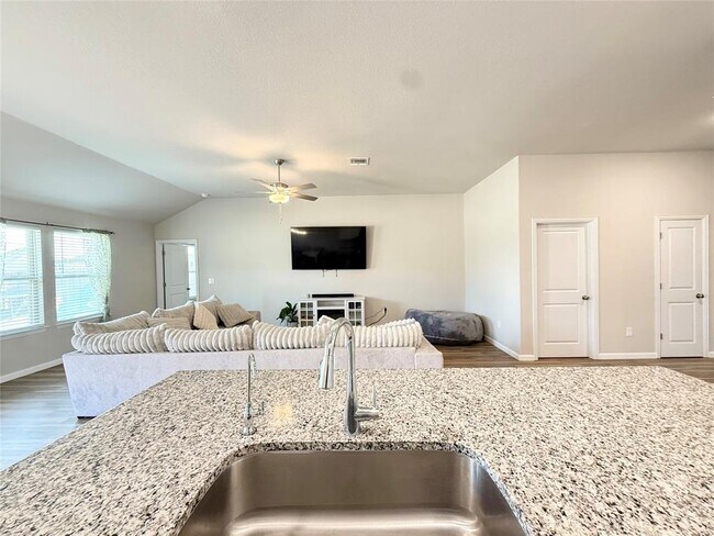 Building Photo - 142 Periwinkle Ln