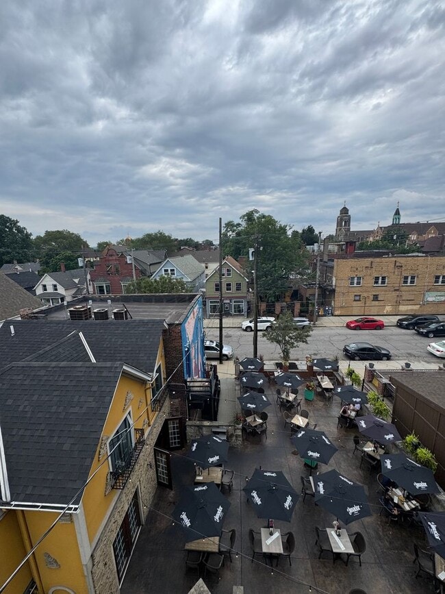 Building Photo - Beautiful Two Bedroom Condo w/ Rooftop Patio