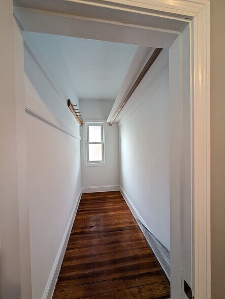 Building Photo - 71 Easton St