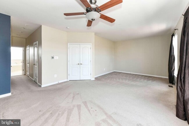 Building Photo - 13592 Village Green Dr