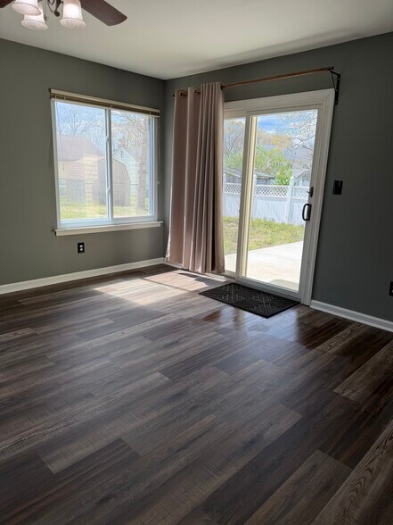 Family Room - 87 Village Dr