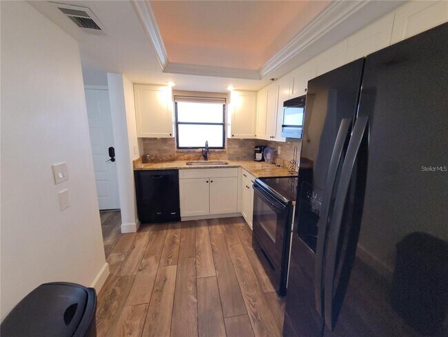 Building Photo - 104 Capri Isles Blvd