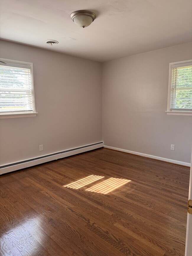 Building Photo - 104 Tanzalon Dr