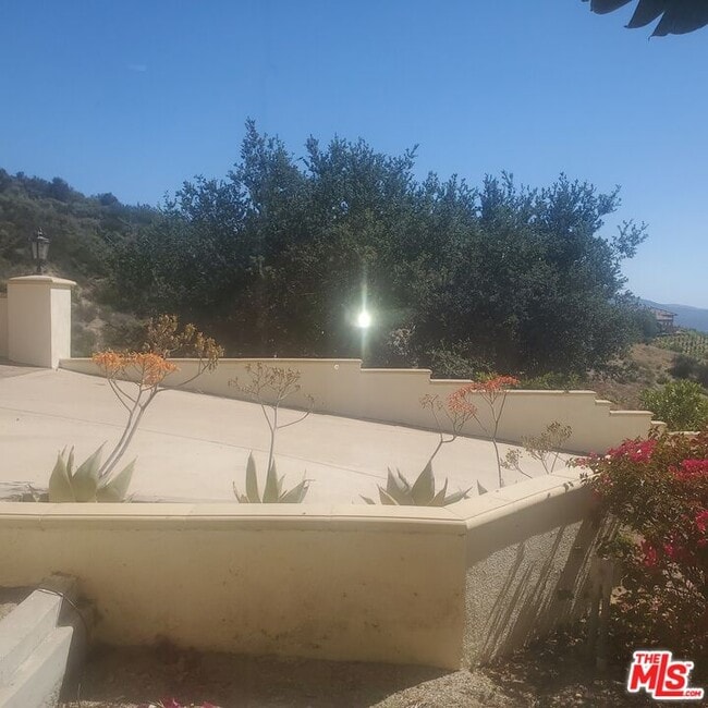 Building Photo - 42100 Parado Del Sol Dr