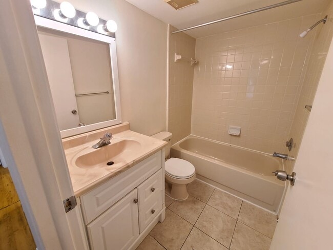 Building Photo - 4034 Dream Oak Pl