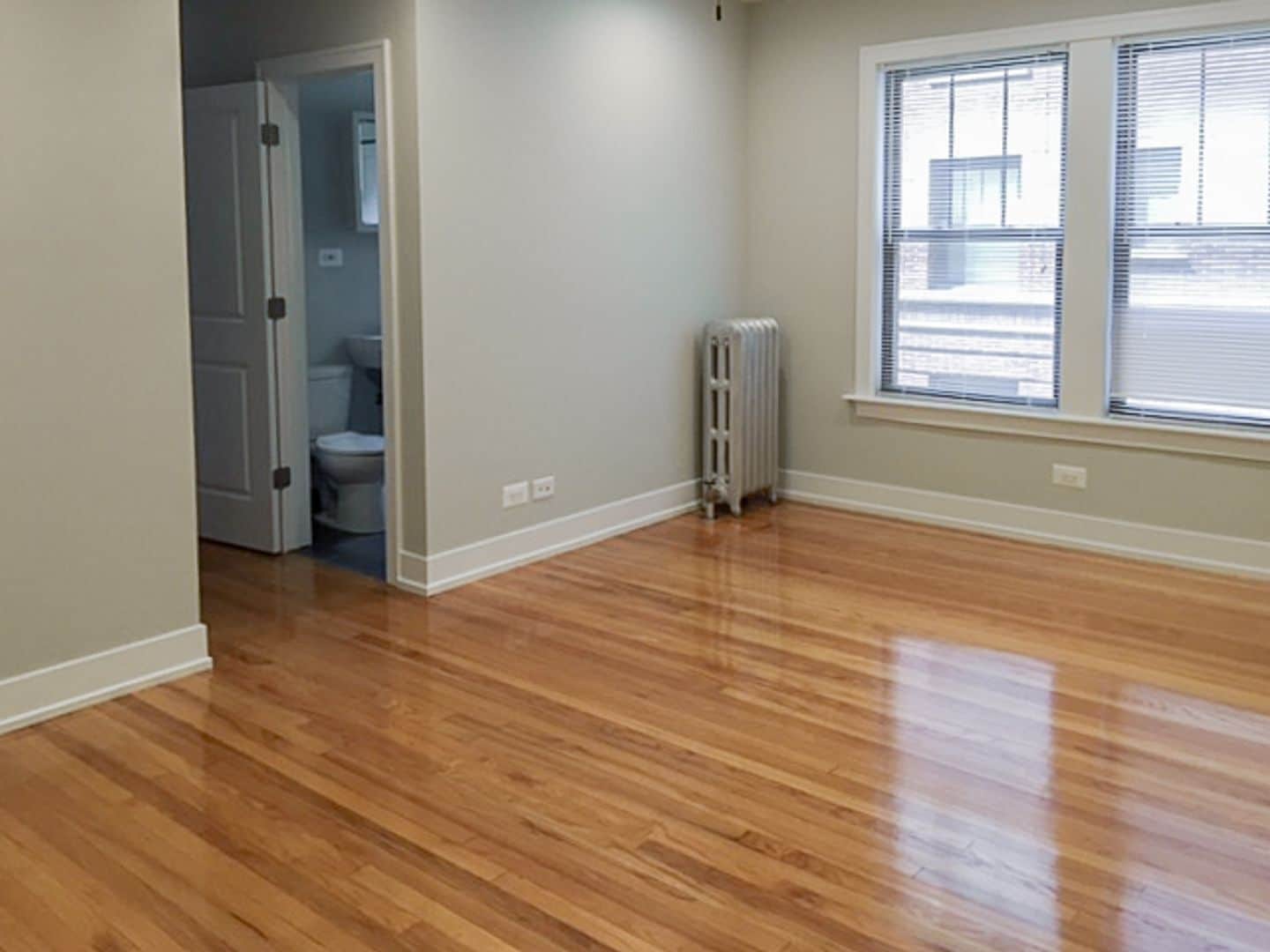 Building Photo - 538 W Cornelia Ave