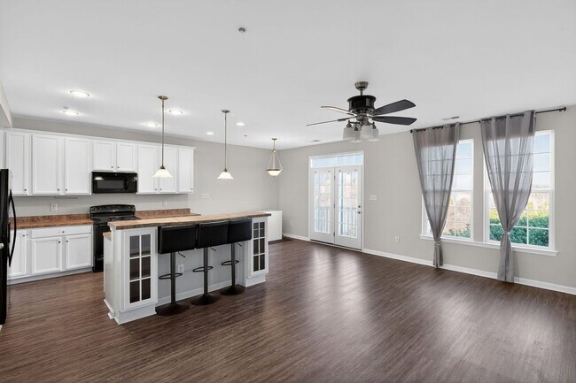 Building Photo - 8011 Forest Ridge Dr