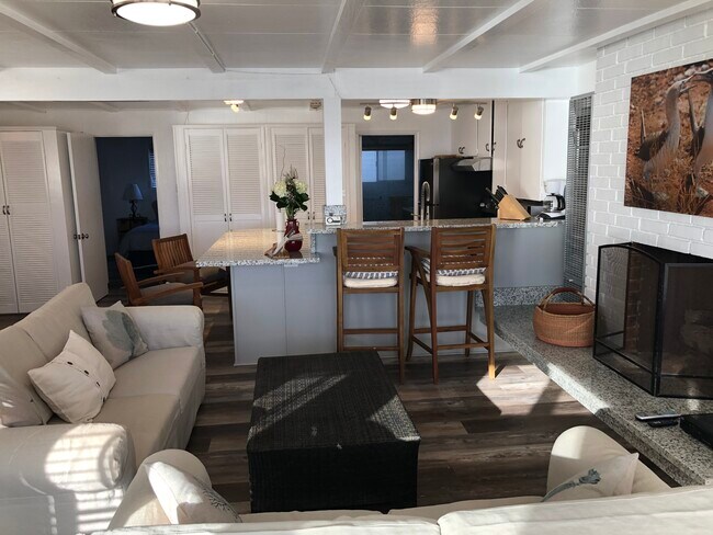furnished comparable lower unit - 25414 Malibu Rd