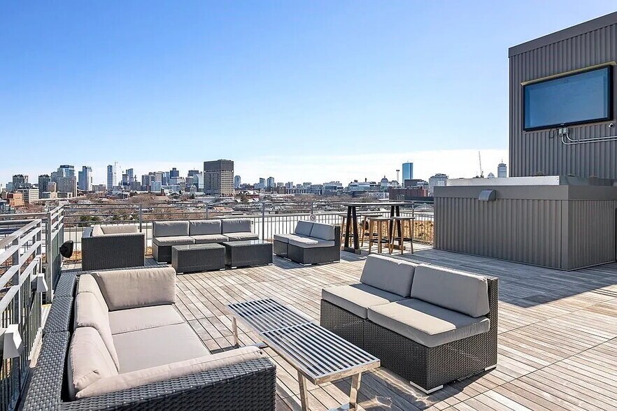 Building Photo - 9 Medford St