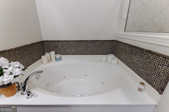 Building Photo - 2022 Cobblestone Cir NE