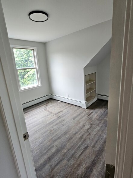 bedroom 2 - 2156 Curry Rd
