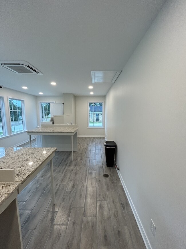 Building Photo - 2515 Kavanaugh Rd