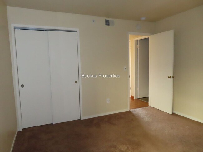 Building Photo - Two bedroom Condo with beautiful views in Del Rey Oaks