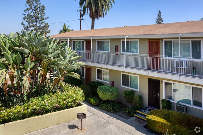 Building Photo - Villa Los Pinos