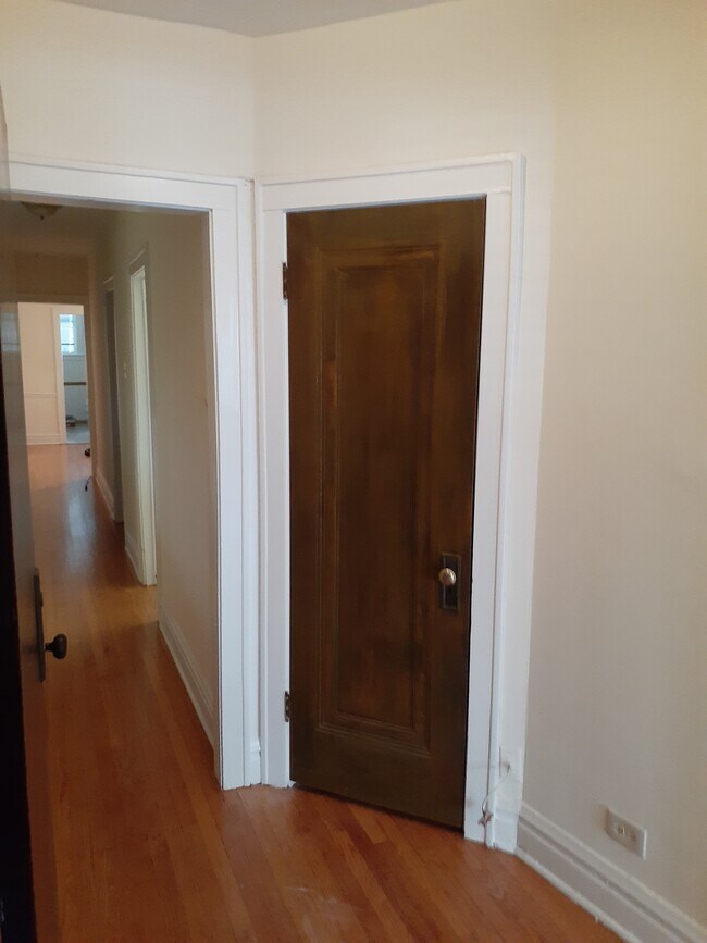 foyer closet - 913 Ontario St