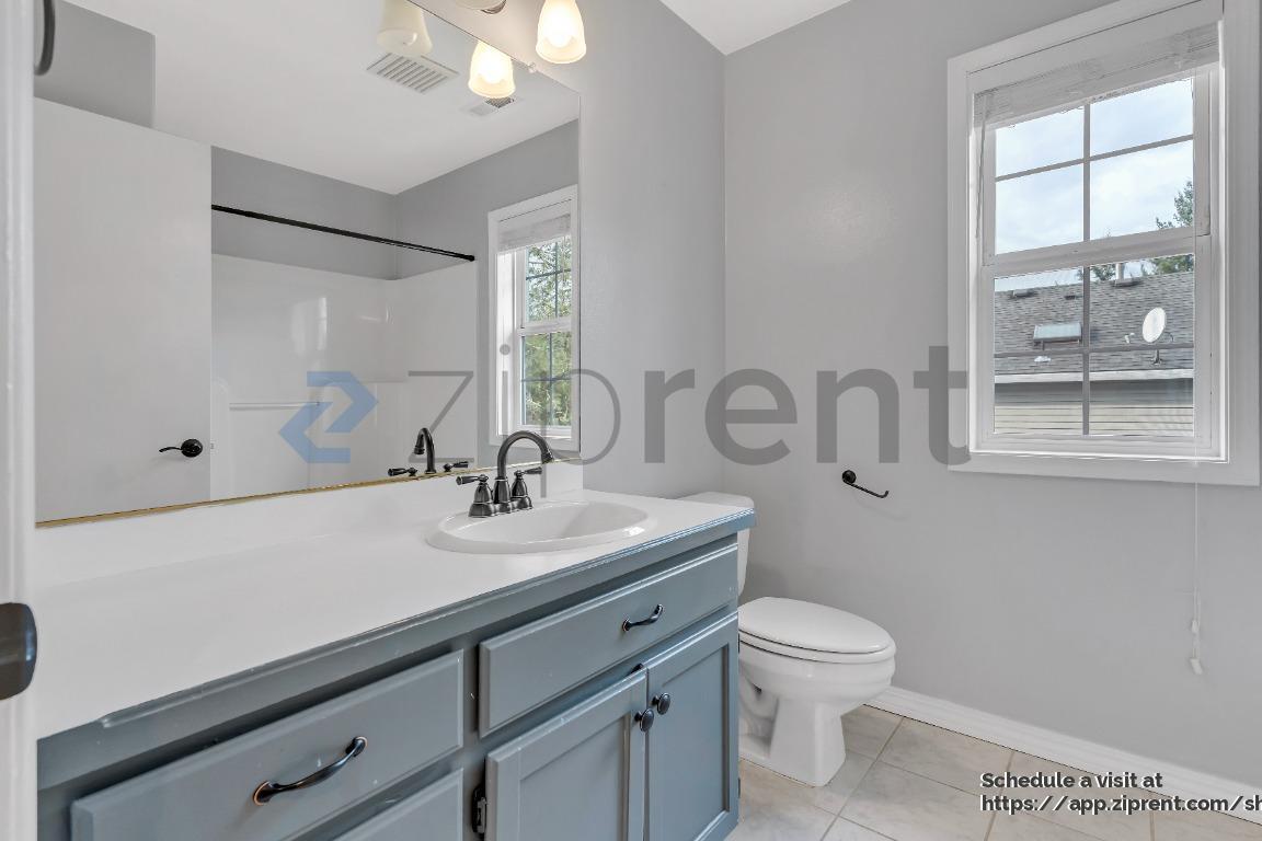 Building Photo - 6622 SE Montego Bay St