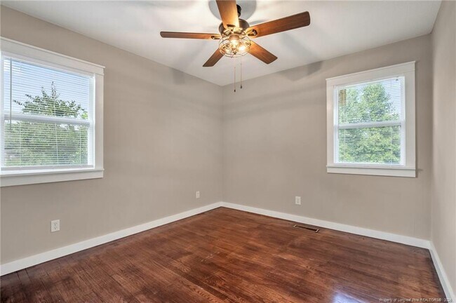 Building Photo - 604 Roundtree Dr