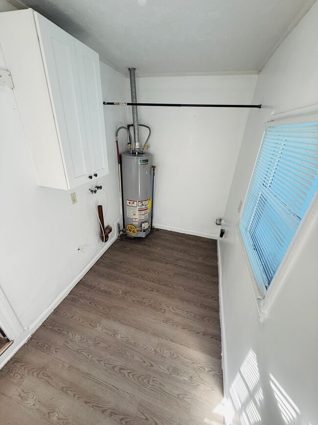 Building Photo - Beautiful 3-4 Bedroom 2 Bathroom Home