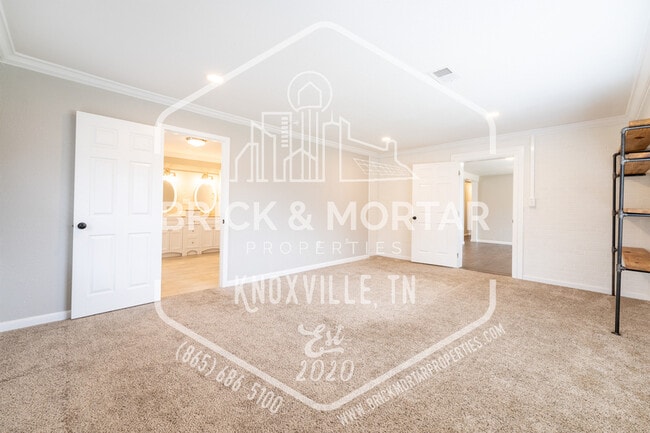 Building Photo - 837 Teffeteller Ln
