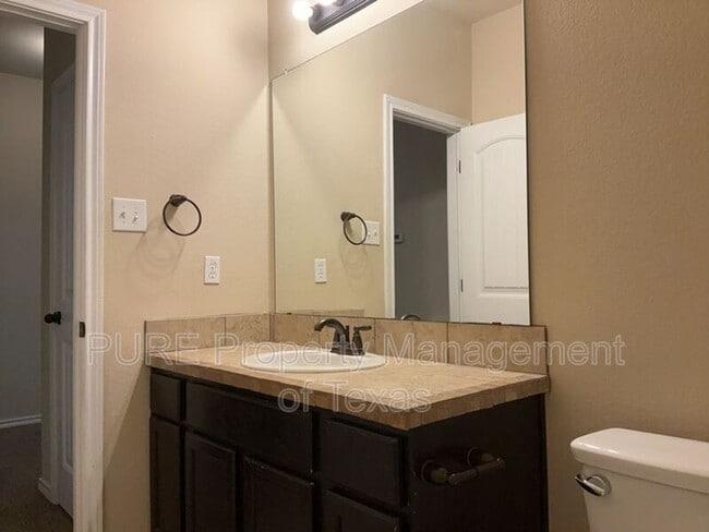 Building Photo - 215 N College St