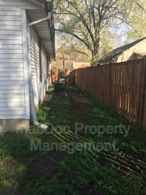 Building Photo - 227 Bend Farm Rd