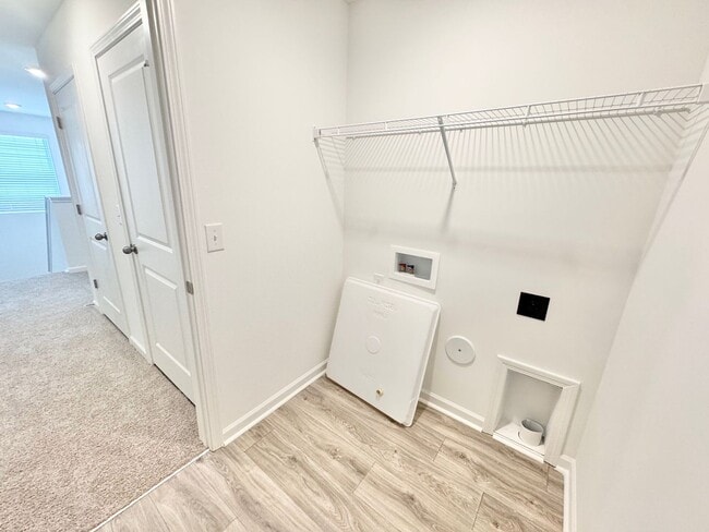Building Photo - 4 br 2.5 ba home in the Kensington community  READY May 20TH  Close to I-85