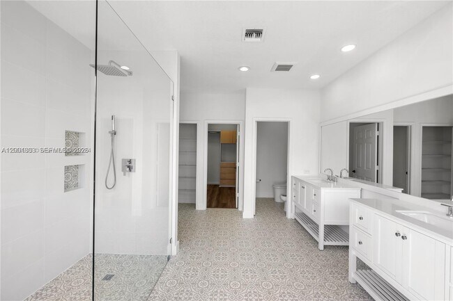 Building Photo - 16449 SW 84th Pl