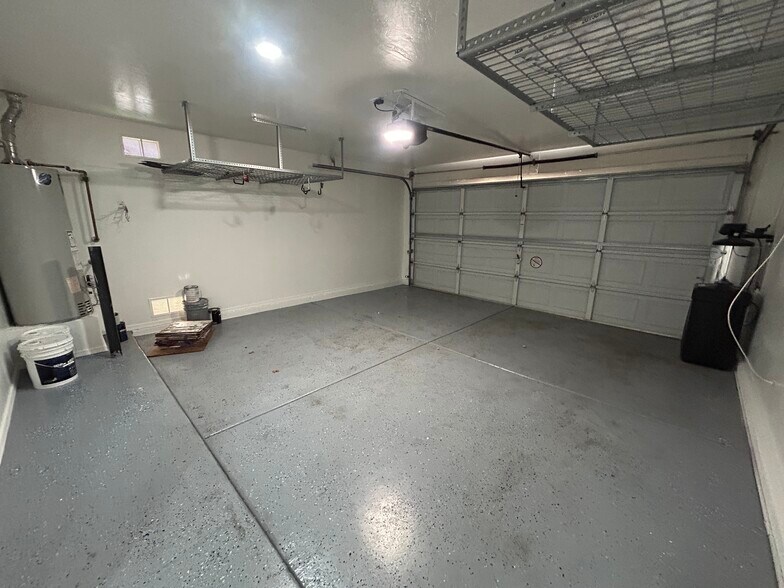Building Photo - 1121 E Monona Dr