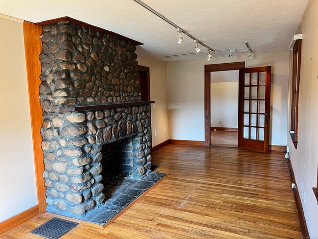 Building Photo - 227 Danbury Rd
