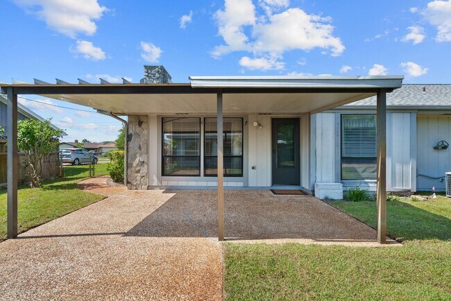 Building Photo - For Rent – Huntingdon Estates 3BR/2BA Home...