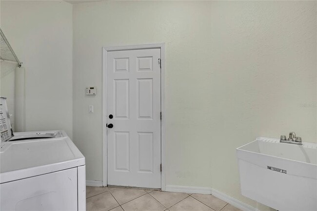 Building Photo - 12052 Jade Ave