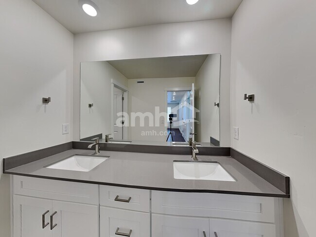 Building Photo - 4101 Keklik Ave