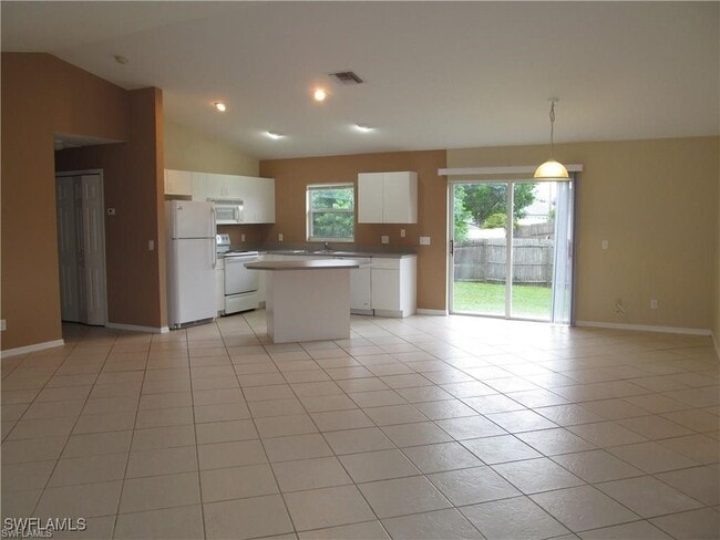 Building Photo - 715 Zebu Pl