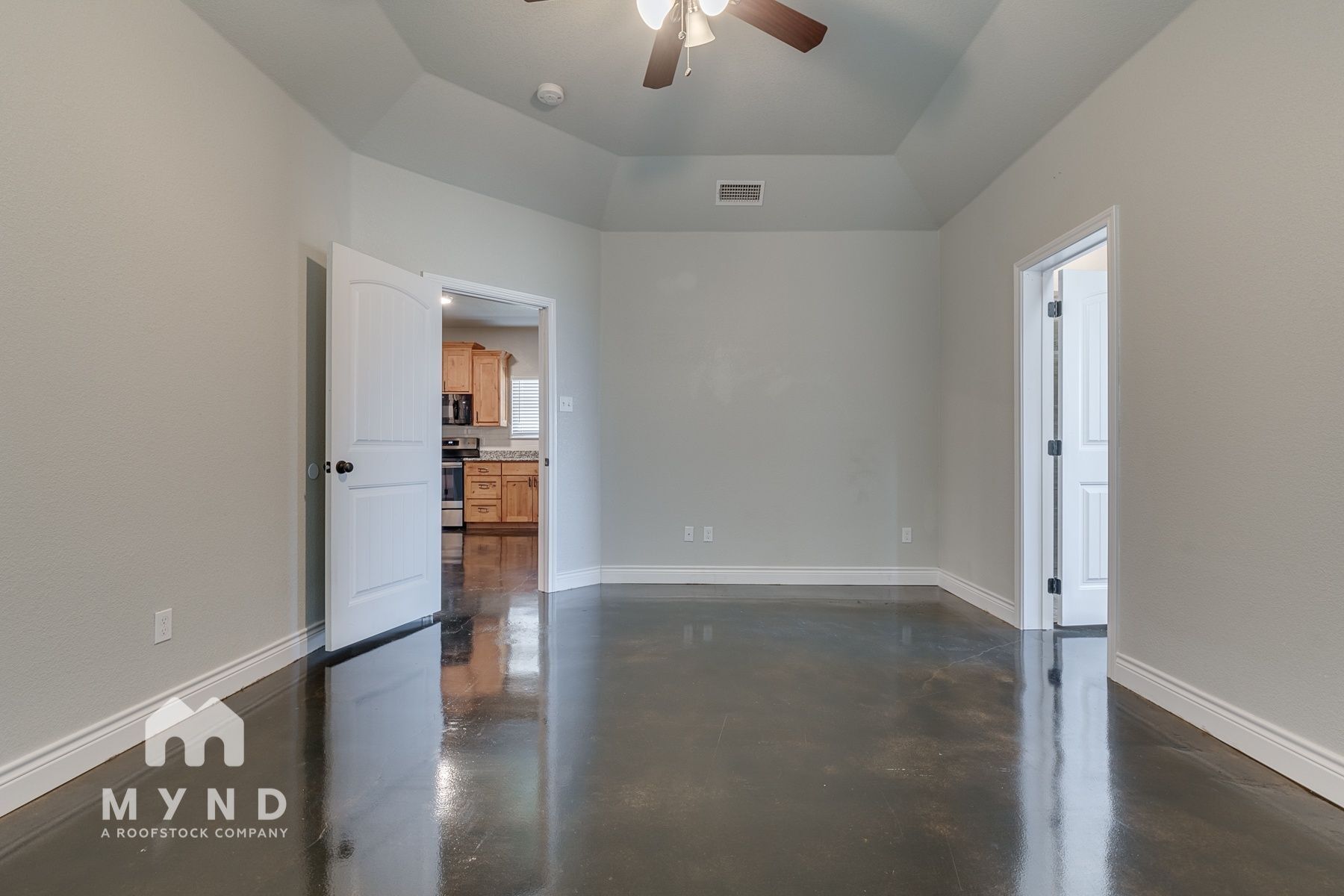 Building Photo - 359 E 9th St