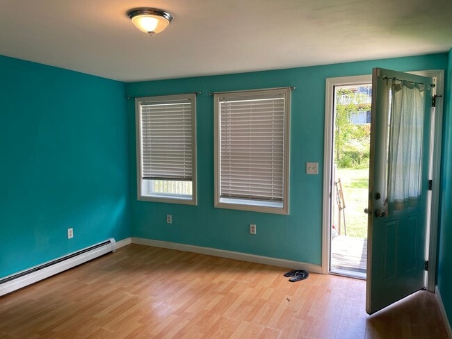 Building Photo - 71 Hickok St