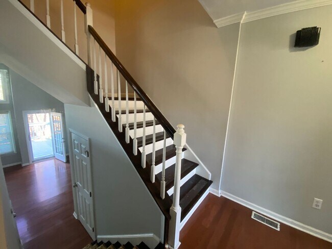 Building Photo - Great Location with a River View!