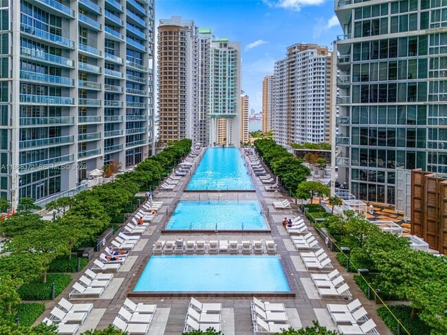 Building Photo - 495 Brickell Ave