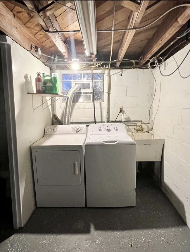 Building Photo - 6523 Jackson St